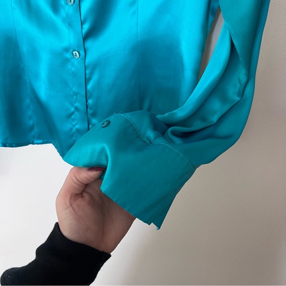 Vintage 100% Silk button up blouse - Picture 4 of 6